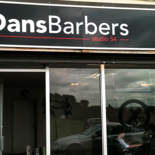 Dans Barbers externalsign